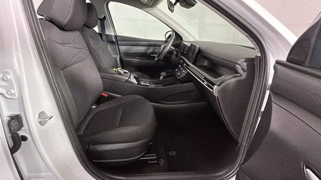 2025 White Pearl Hyundai Tucson SE AWD SUV