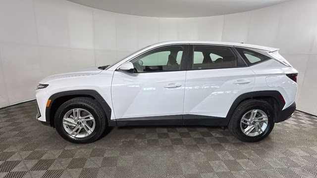 2025 White Pearl Hyundai Tucson SE AWD SUV