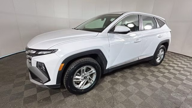 2025 White Pearl Hyundai Tucson SE AWD SUV