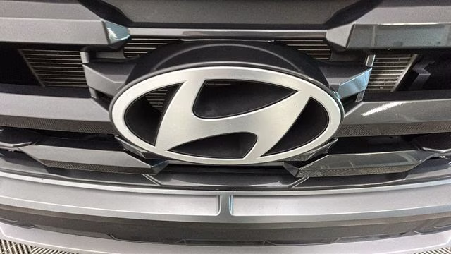 2025 White Pearl Hyundai Tucson SE AWD SUV