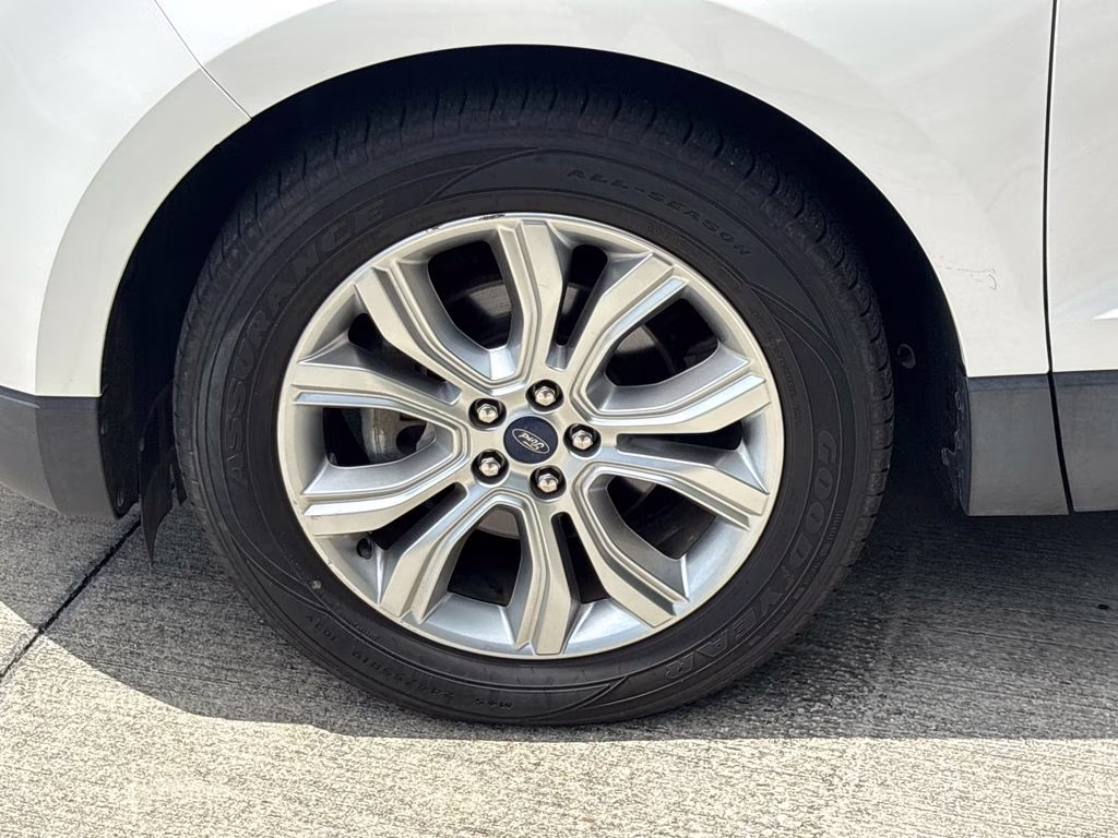 2020 White Metallic Ford Edge Titanium FWD SUV