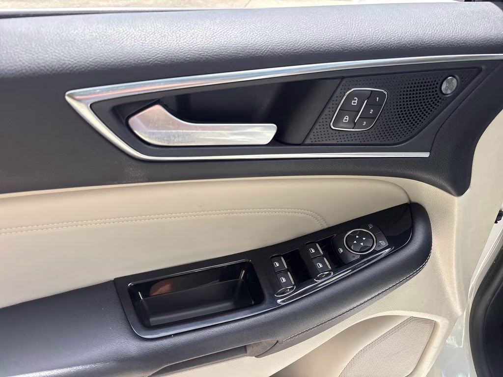 2020 White Metallic Ford Edge Titanium FWD SUV