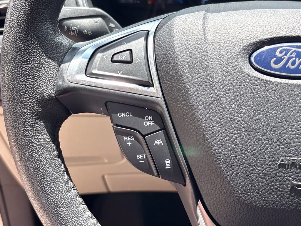 2020 White Metallic Ford Edge Titanium FWD SUV
