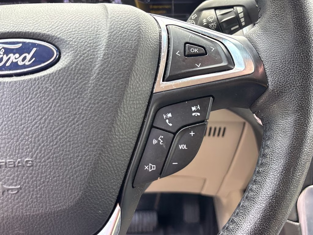 2020 White Metallic Ford Edge Titanium FWD SUV