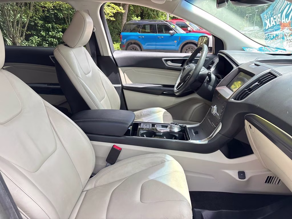 2020 White Metallic Ford Edge Titanium FWD SUV