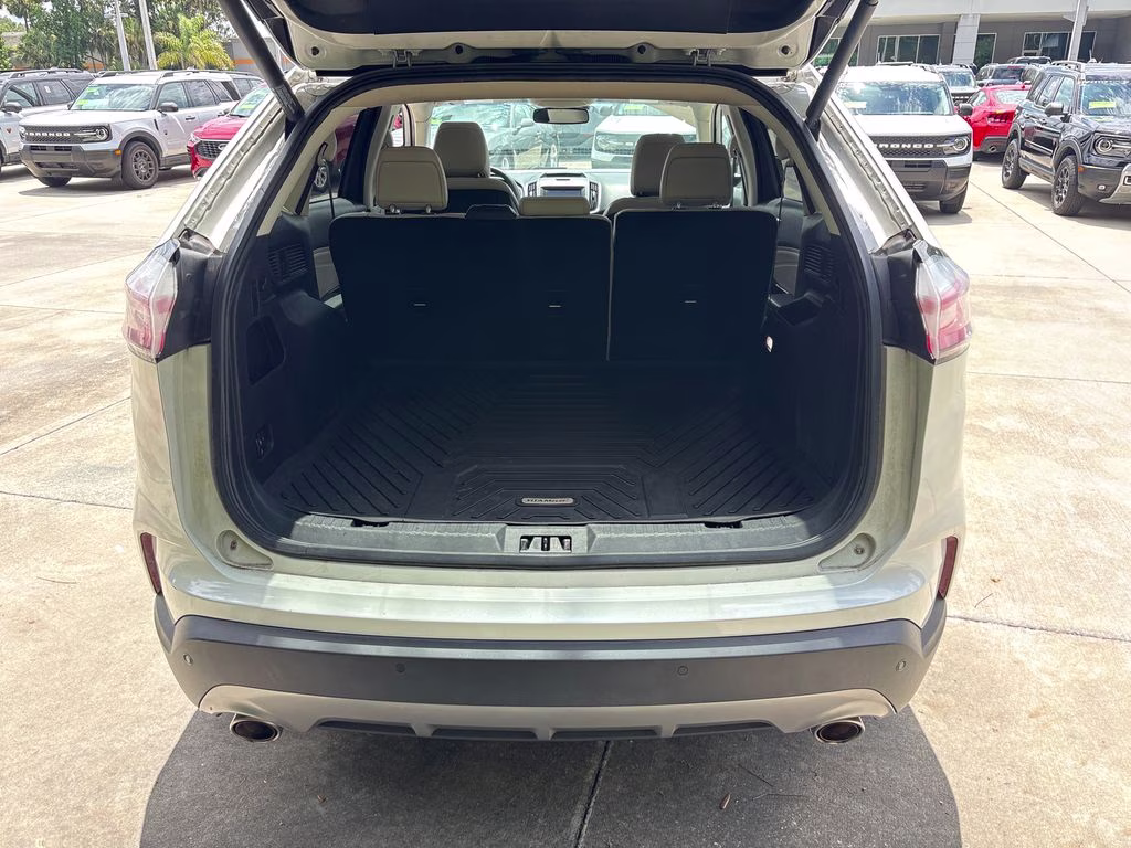 2020 White Metallic Ford Edge Titanium FWD SUV
