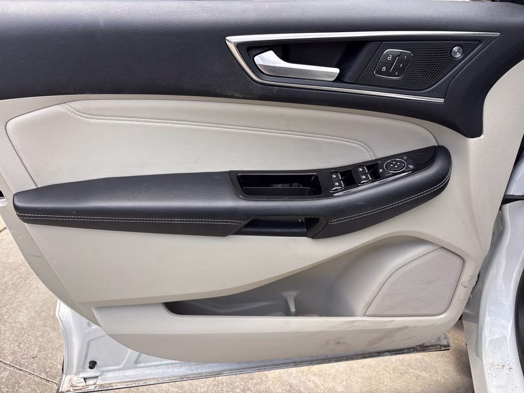 2020 White Metallic Ford Edge Titanium FWD SUV