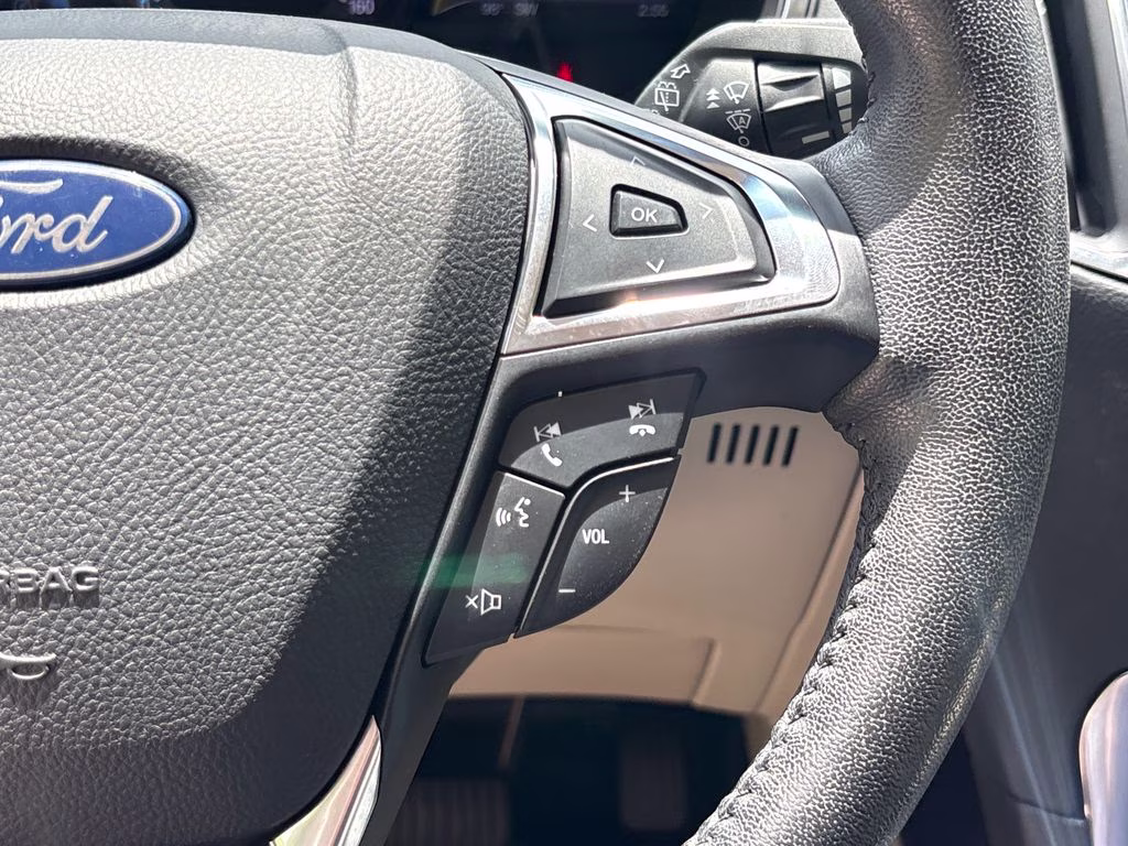 2020 White Metallic Ford Edge Titanium FWD SUV