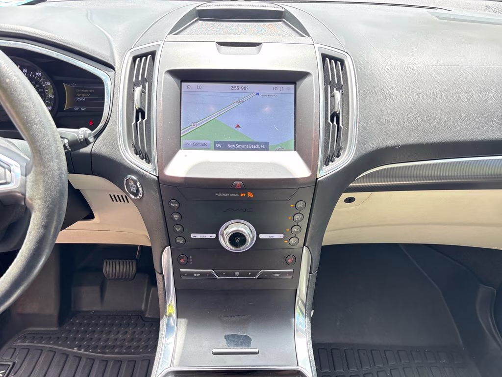 2020 White Metallic Ford Edge Titanium FWD SUV