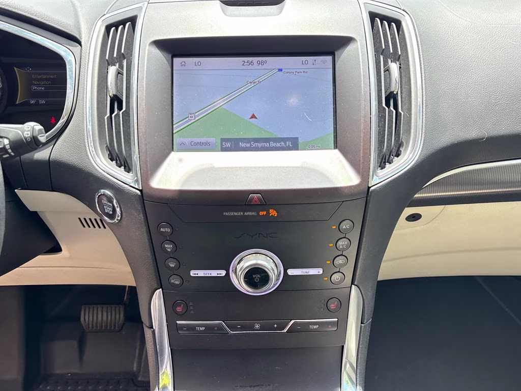 2020 White Metallic Ford Edge Titanium FWD SUV