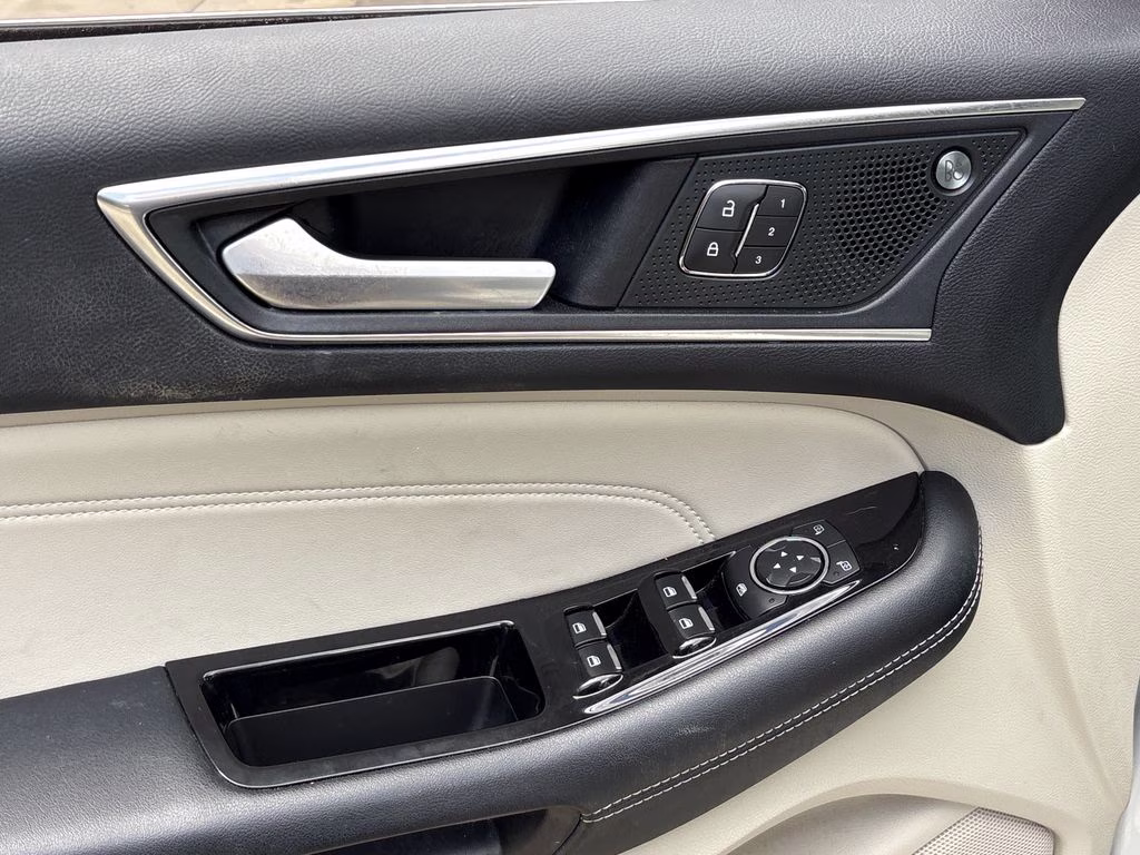 2020 White Metallic Ford Edge Titanium FWD SUV