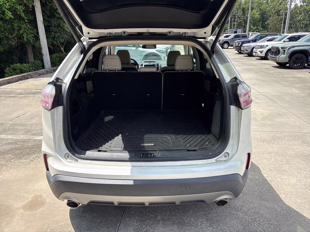 2020 White Metallic Ford Edge Titanium FWD SUV