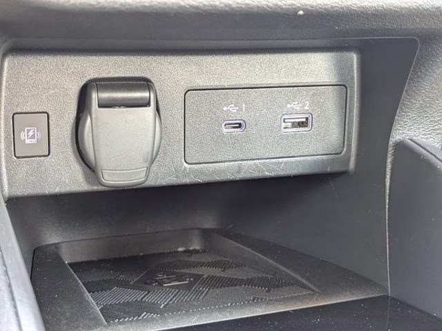 2024 Super Black Metallic Nissan Versa 1.6 SR FWD Sedan