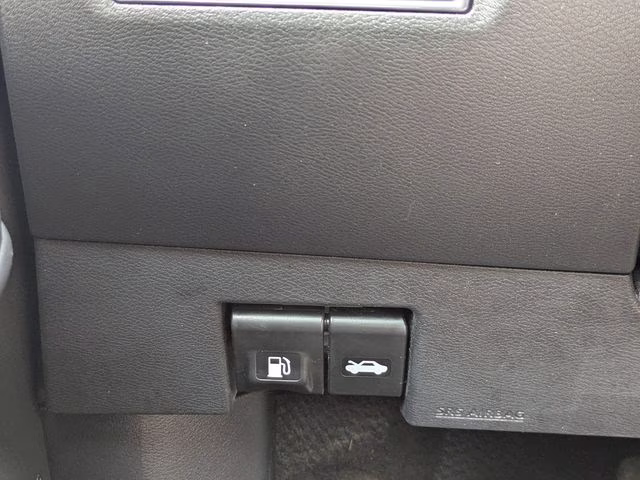 2024 Super Black Metallic Nissan Versa 1.6 SR FWD Sedan