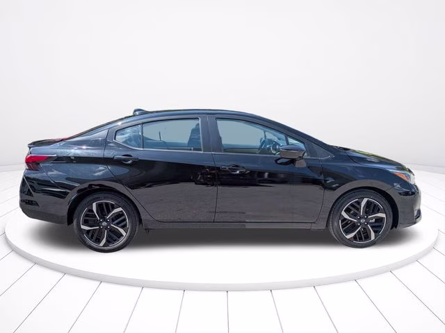 2024 Super Black Metallic Nissan Versa 1.6 SR FWD Sedan