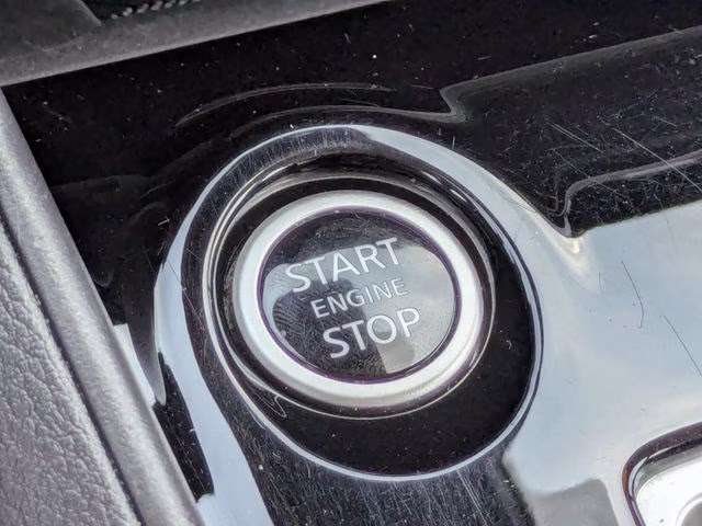2024 Super Black Metallic Nissan Versa 1.6 SR FWD Sedan