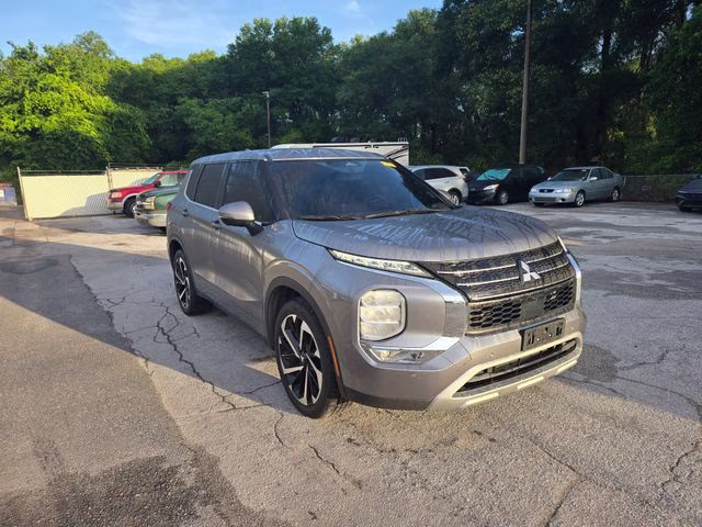 2023 Mercury Gray Metallic Mitsubishi Outlander SE FWD SUV