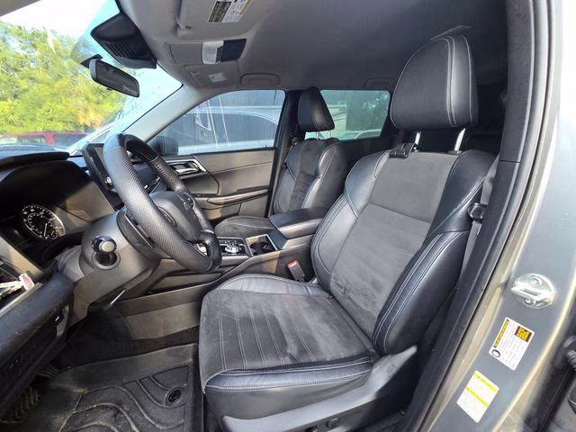 2023 Mercury Gray Metallic Mitsubishi Outlander SE FWD SUV