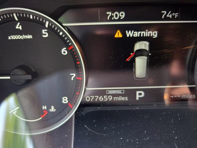 2023 Mercury Gray Metallic Mitsubishi Outlander SE FWD SUV