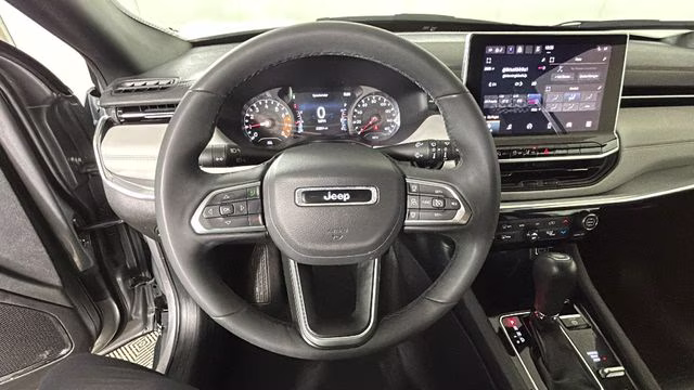 2024 Silver Zynith Metallic Clearcoat Jeep Compass Limited 4X4 SUV
