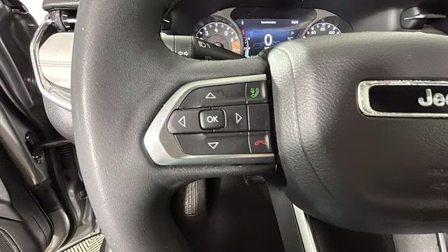 2024 Silver Zynith Metallic Clearcoat Jeep Compass Limited 4X4 SUV