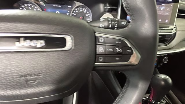 2024 Silver Zynith Metallic Clearcoat Jeep Compass Limited 4X4 SUV