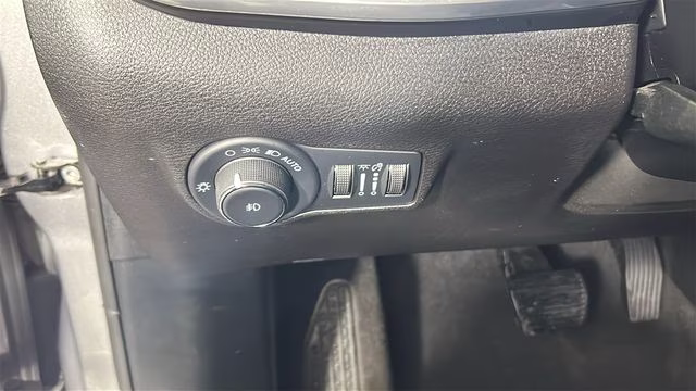 2024 Silver Zynith Metallic Clearcoat Jeep Compass Limited 4X4 SUV
