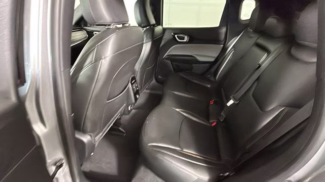 2024 Silver Zynith Metallic Clearcoat Jeep Compass Limited 4X4 SUV