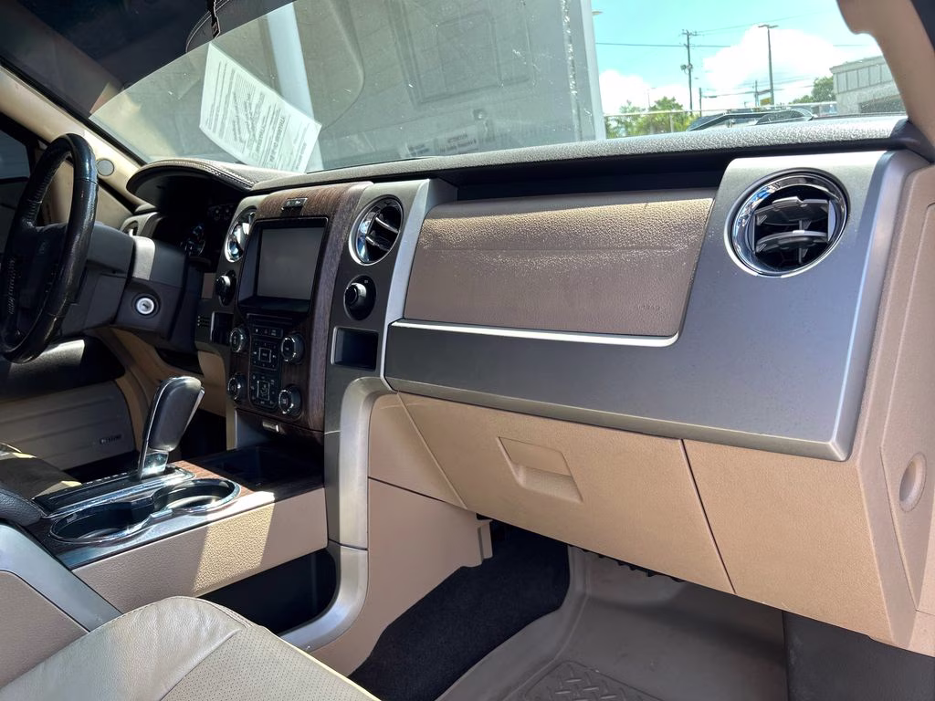 2013 White Platinum Metallic Tri-Coat Ford F-150 Lariat 4X4 Truck