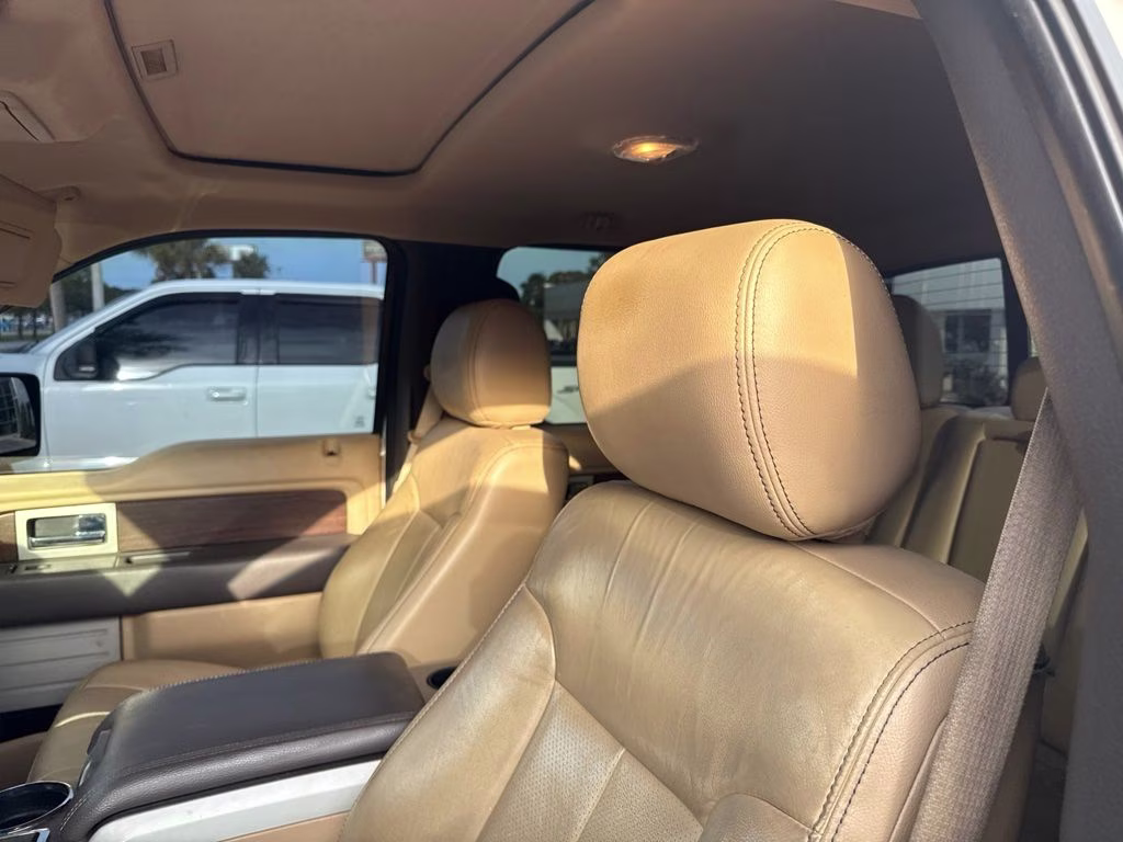 2013 White Platinum Metallic Tri-Coat Ford F-150 Lariat 4X4 Truck