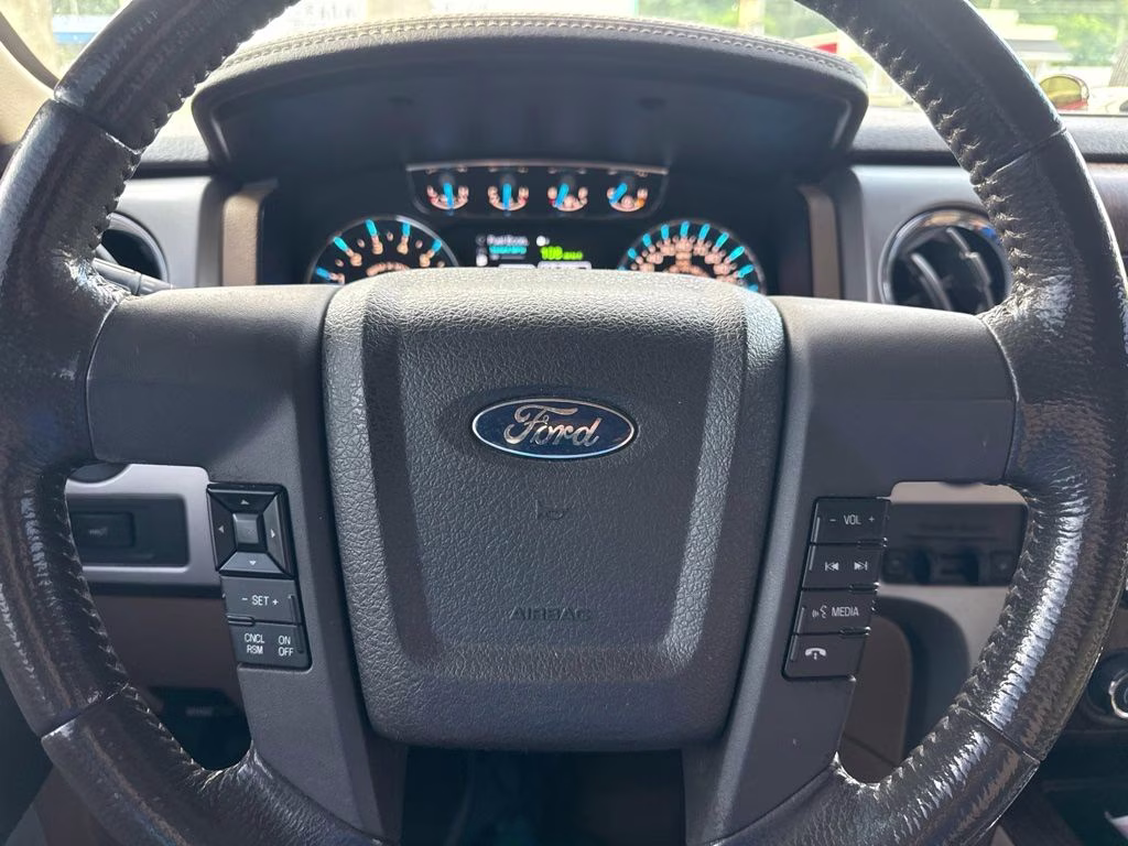2013 White Platinum Metallic Tri-Coat Ford F-150 Lariat 4X4 Truck