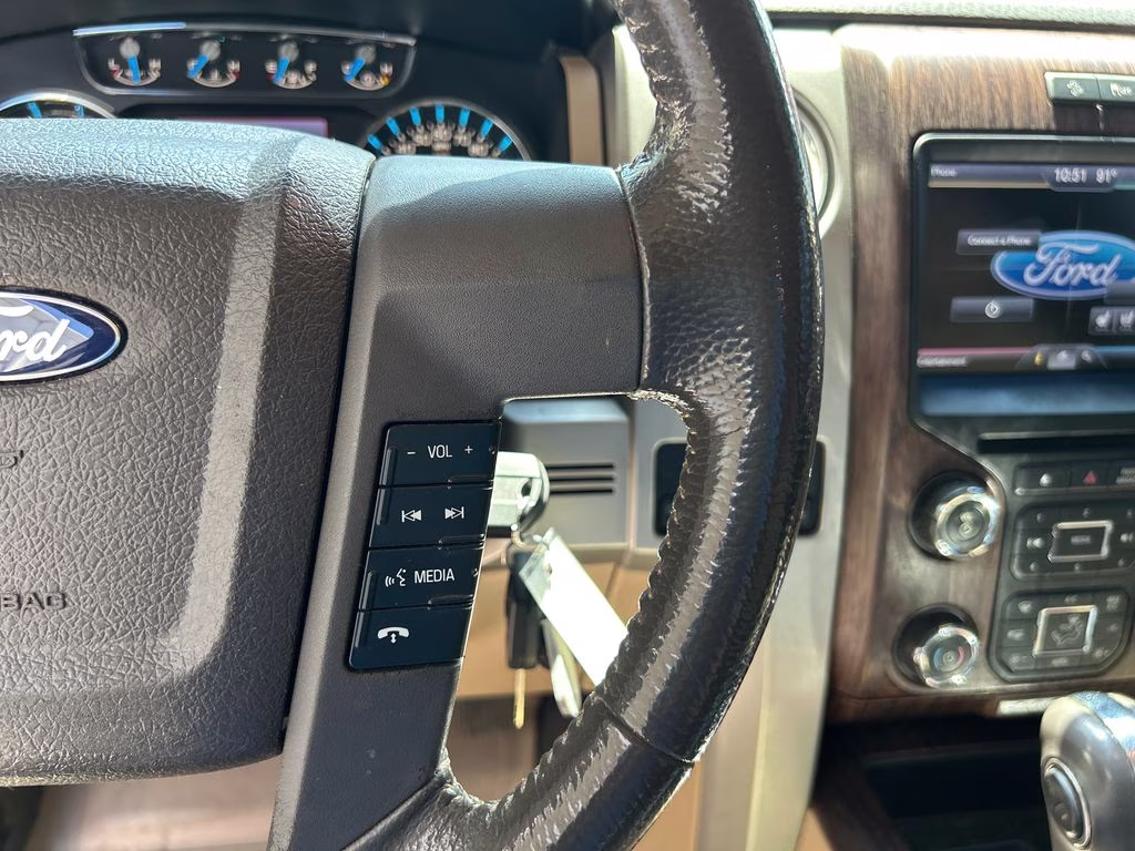 2013 White Platinum Metallic Tri-Coat Ford F-150 Lariat 4X4 Truck