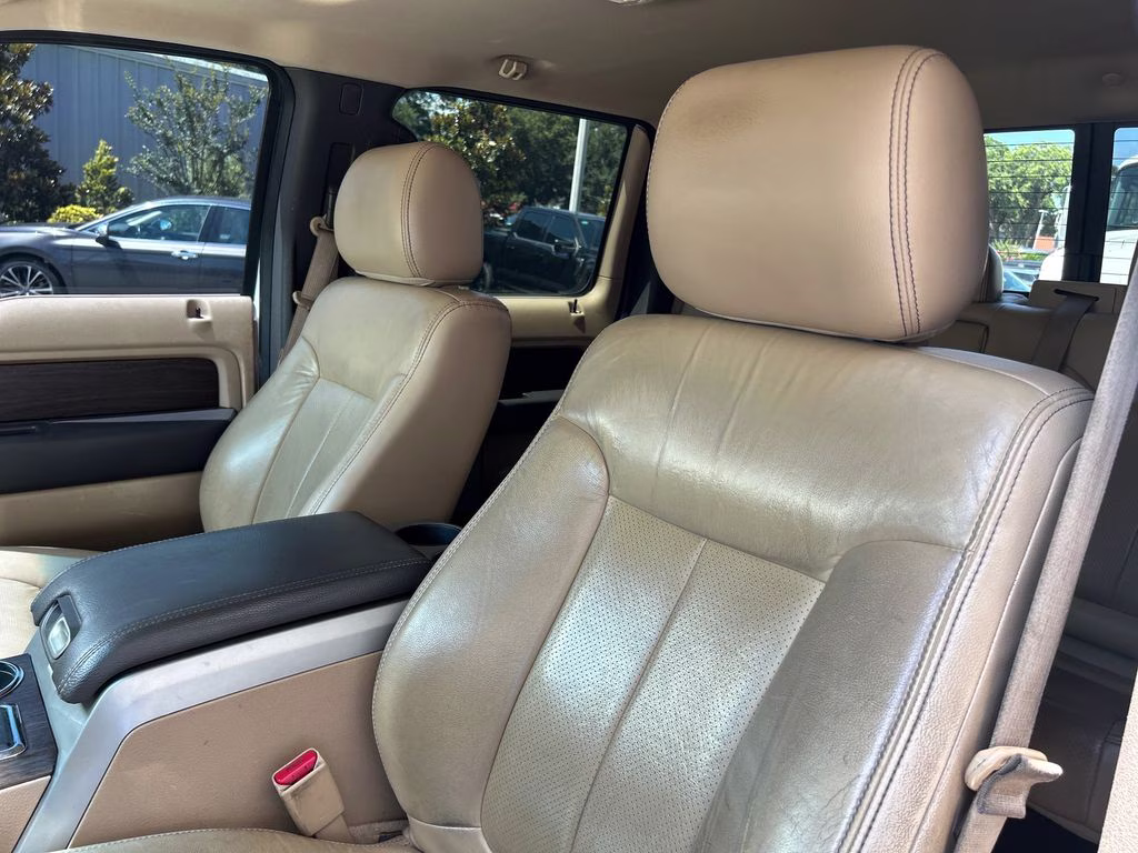 2013 White Platinum Metallic Tri-Coat Ford F-150 Lariat 4X4 Truck