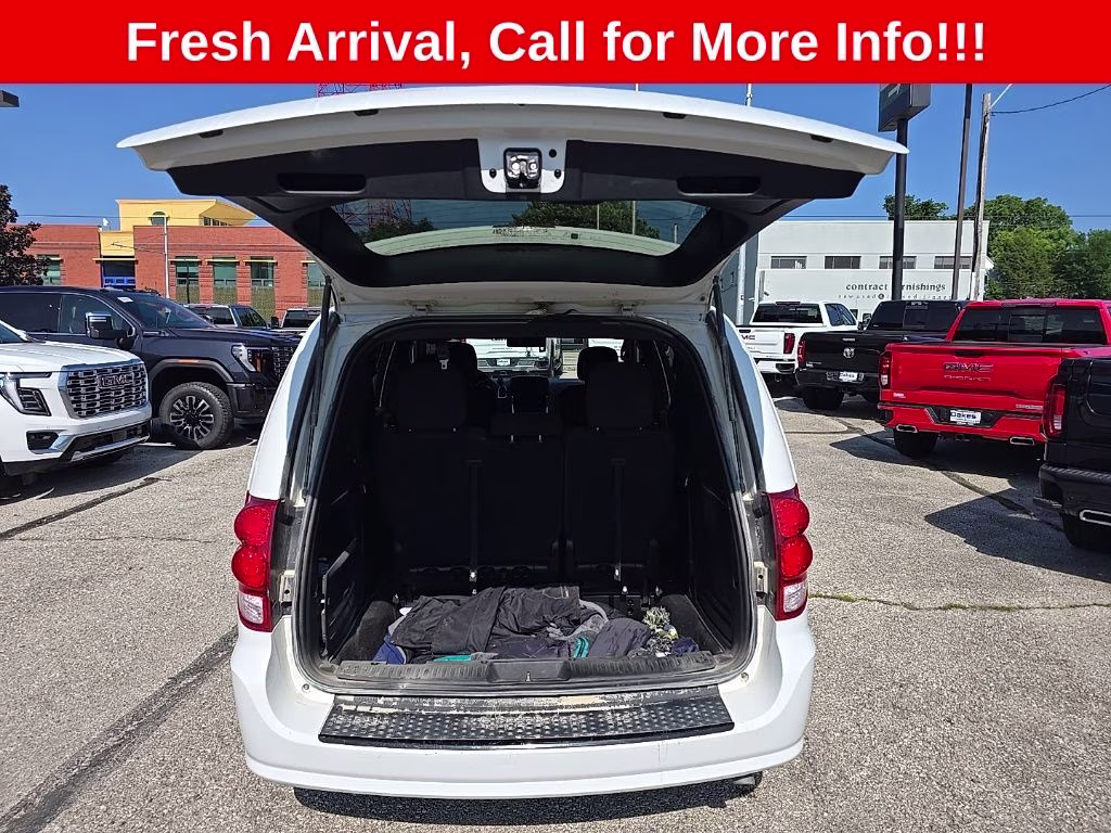 2015 Bright White Clearcoat Dodge Grand Caravan SE Plus FWD Van