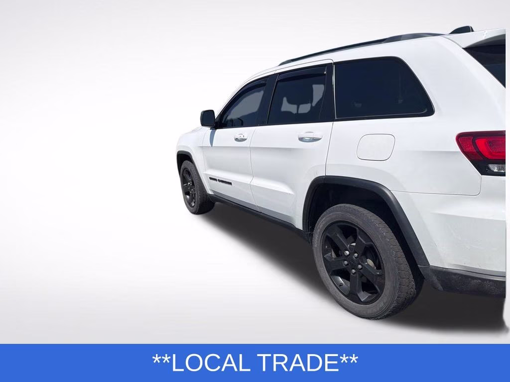 2018 Bright White Clearcoat Jeep Grand Cherokee Laredo 4X4 SUV