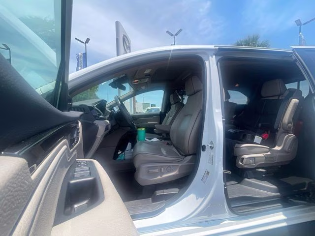 2022 White Honda Odyssey Elite FWD Van