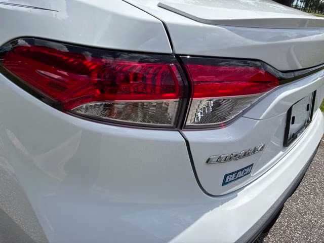 2025 Ice Cap/Midnight Blk Met Toyota Corolla SE FWD Sedan