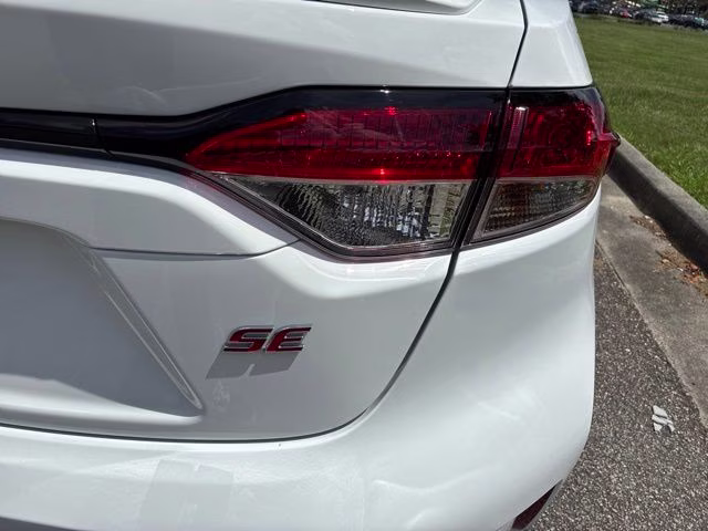 2025 Ice Cap/Midnight Blk Met Toyota Corolla SE FWD Sedan