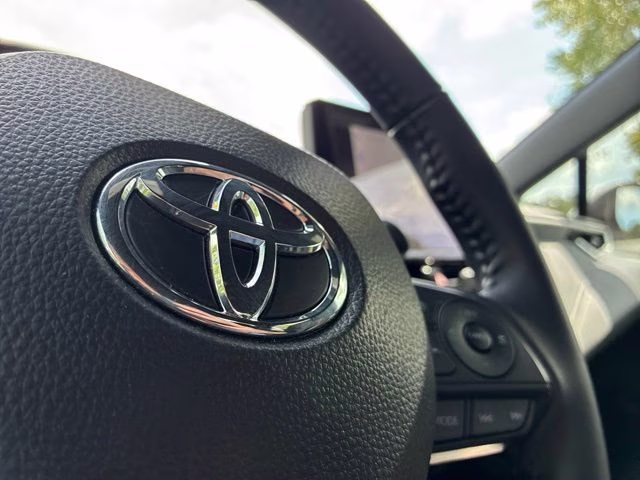 2025 Ice Cap/Midnight Blk Met Toyota Corolla SE FWD Sedan