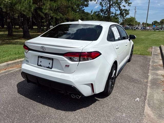2025 Ice Cap/Midnight Blk Met Toyota Corolla SE FWD Sedan