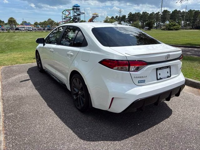 2025 Ice Cap/Midnight Blk Met Toyota Corolla SE FWD Sedan
