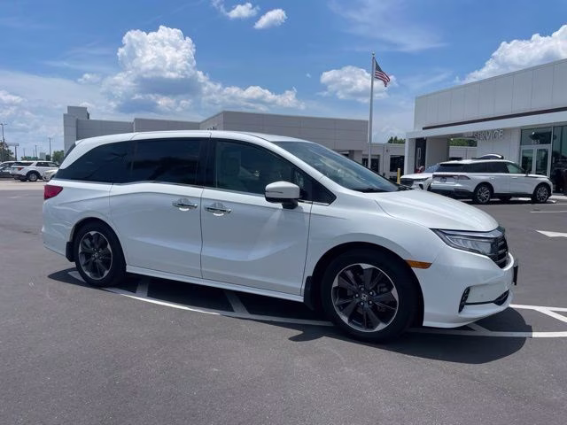 2022 White Honda Odyssey Elite FWD Van