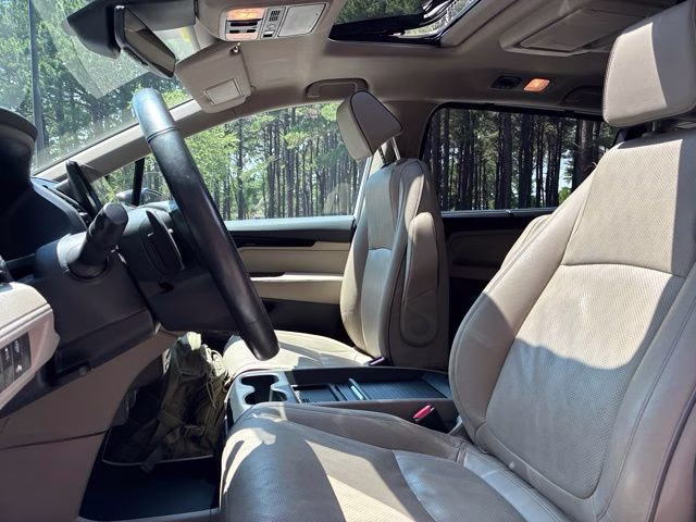 2022 White Honda Odyssey Elite FWD Van