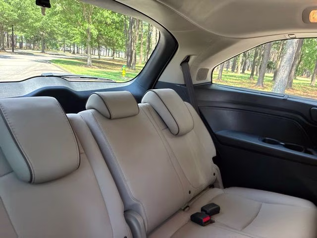 2022 White Honda Odyssey Elite FWD Van