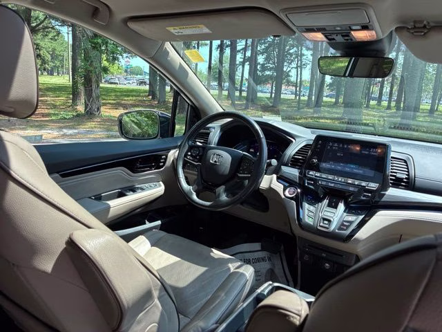 2022 White Honda Odyssey Elite FWD Van