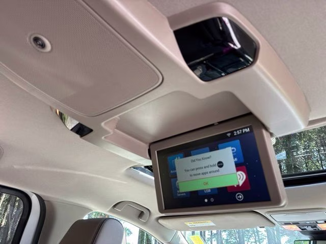 2022 White Honda Odyssey Elite FWD Van
