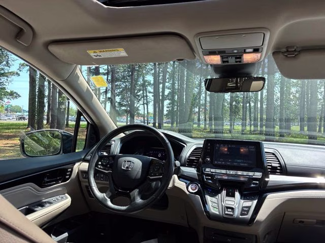 2022 White Honda Odyssey Elite FWD Van