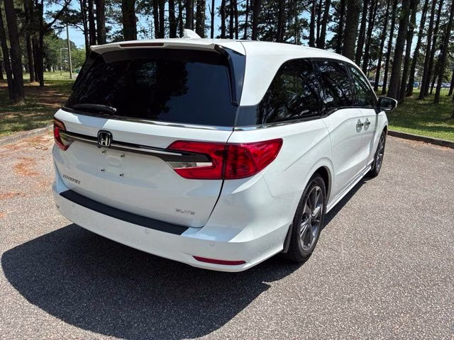 2022 White Honda Odyssey Elite FWD Van
