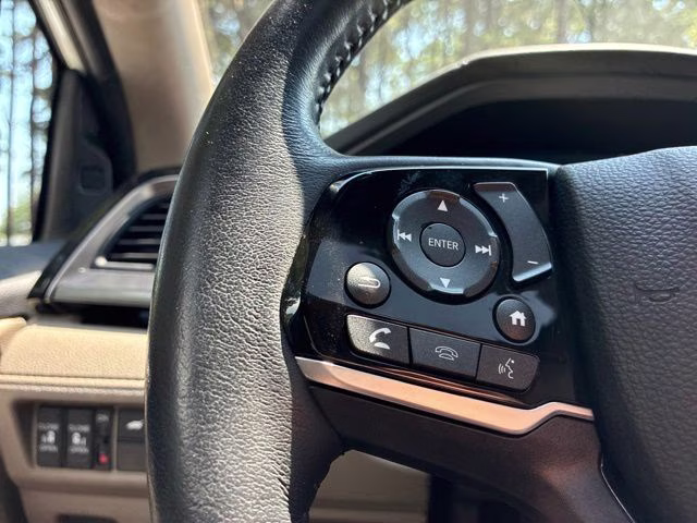 2022 White Honda Odyssey Elite FWD Van