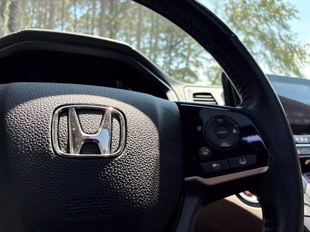 2022 White Honda Odyssey Elite FWD Van